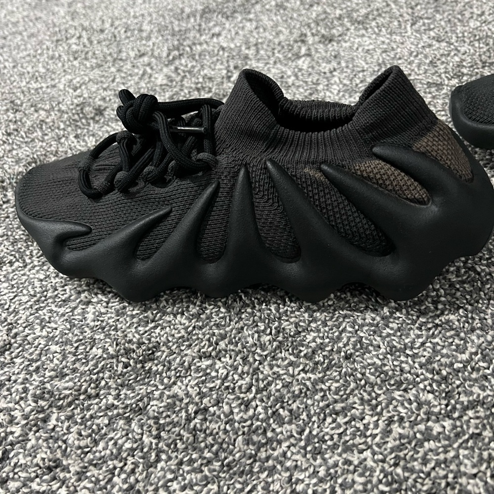 Yeezy 450 Sz 9. Like New. Rarely Worn.